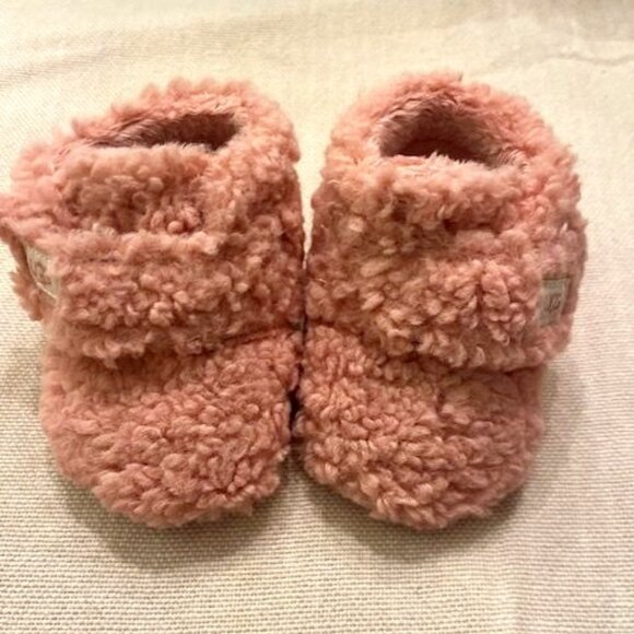 UGG Baby Size 2/3 Booties Bixbee Pink Fuzzy Warm Booties - Picture 1 of 5